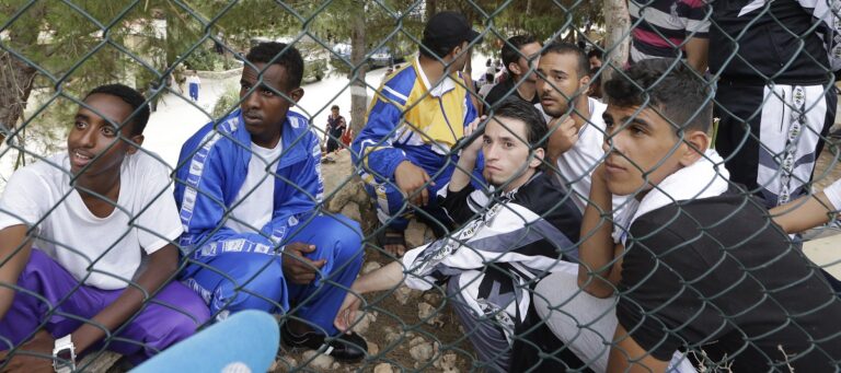 Κομισιόν: Το ιταλικό εθνικό δίκαιο θα εφαρμοστεί στις ιταλικές προσφυγικές δομές στην Αλβανία