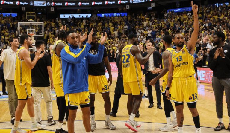 Euroleague: Με μαύρες εμφανίσεις και μπλουζάκια με μήνυμα «Φέρτε τους πίσω» η Μακάμπι Τελ Αβίβ στη Βαλένθια