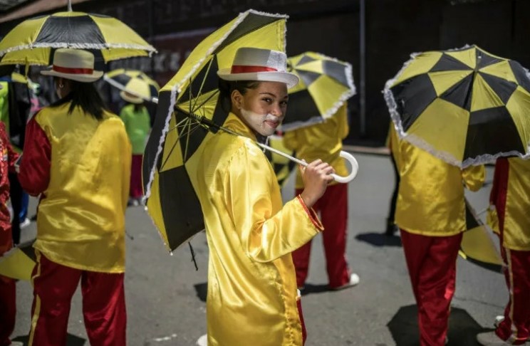 Η παρέλαση «Ουδέτερη Ζώνη», με μουσική και σκουπίδια γοητεύει το Γιοχάνεσμπουργκ