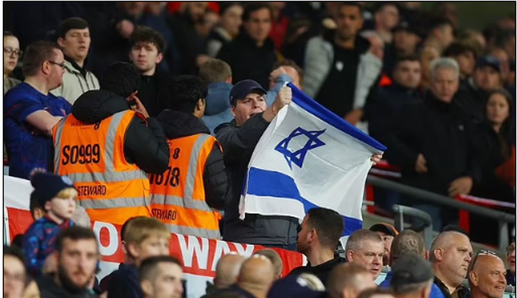 Η Premier League απαγόρευσε ισραηλινές και παλαιστινιακές σημαίες στα γήπεδα