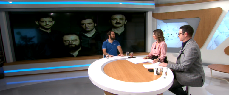 Ο Ιωσήφ Ιωσηφίδης για την παράσταση “Καλά, εσύ σκοτώθηκες νωρίς” που βασίζεται στο αφήγημα του Χρόνη Μίσσιου