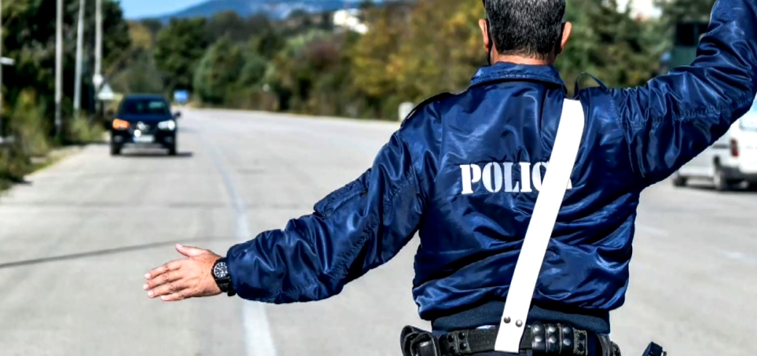 Θεσσαλονίκη: Η «μάστιγα» των διπλοπαρκαρισμένων οχημάτων επιδεινώνει το κυκλοφοριακό πρόβλημα
