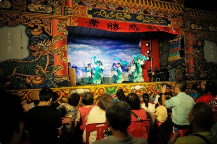 Οι τραγουδιστές της Ταϊβάν δεν θα αφήσουν την αυλαία να πέσει στην όπερα Χάκκα
