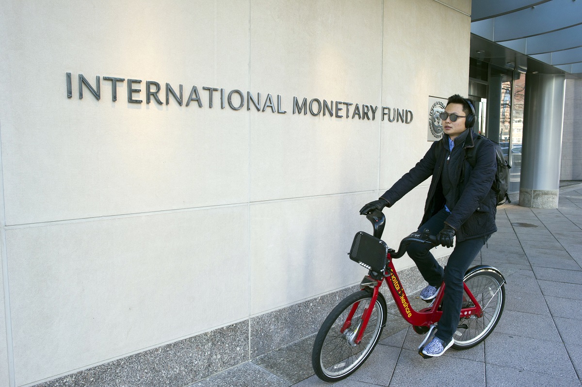 ΔΝΤ: Το παγκόσμιο εμπόριο μπορεί να «κοπεί» στα δύο δείχνει εικονικό οικονομικό μοντέλο  