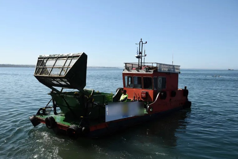 Υπογράφηκε η νέα σύμβαση για τον επιφανειακό καθαρισμό του Θερμαϊκού κόλπου