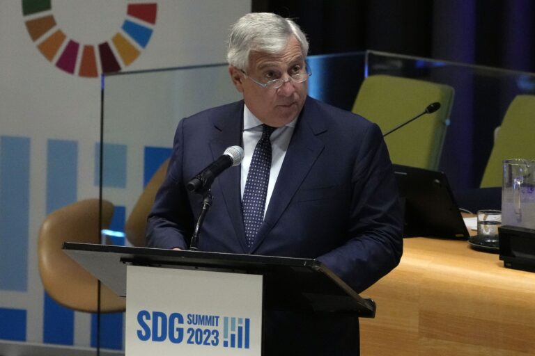 Ταγιάνι κατά Σολτς για το μεταναστευτικό: Λέει ό,τι θέλει – Πρέπει να έχουμε σημείο αναφοράς την ευρωπαϊκή αλληλεγγύη