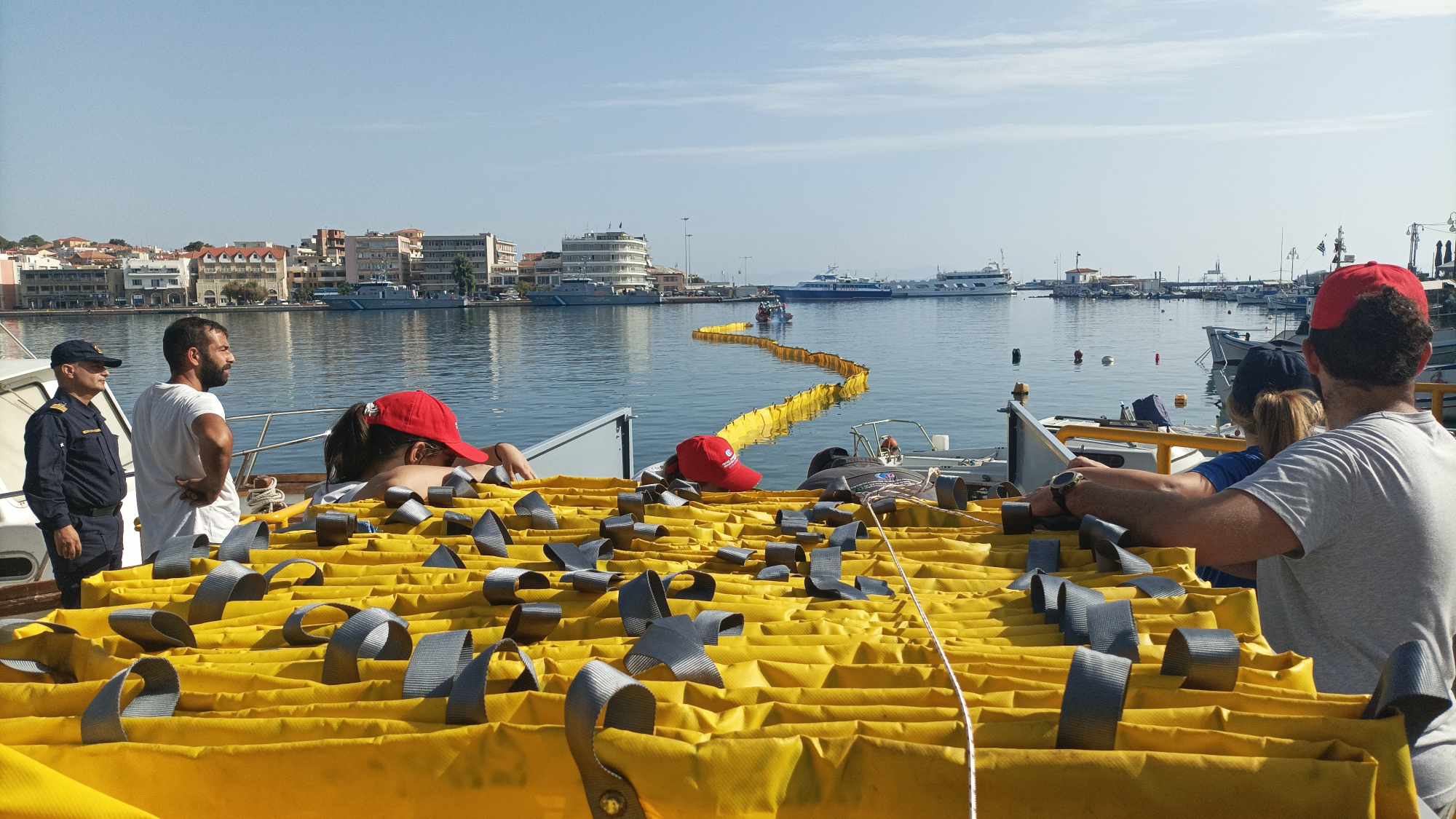 Λέσβος: Άσκηση για την αντιμετώπιση θαλάσσιας ρύπανσης στο λιμάνι της Μυτιλήνης
