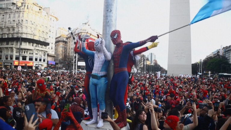 Βίντεο: Εκατοντάδες Spiderman στο Μπουένος Άιρες για το ρεκόρ Γκίνες