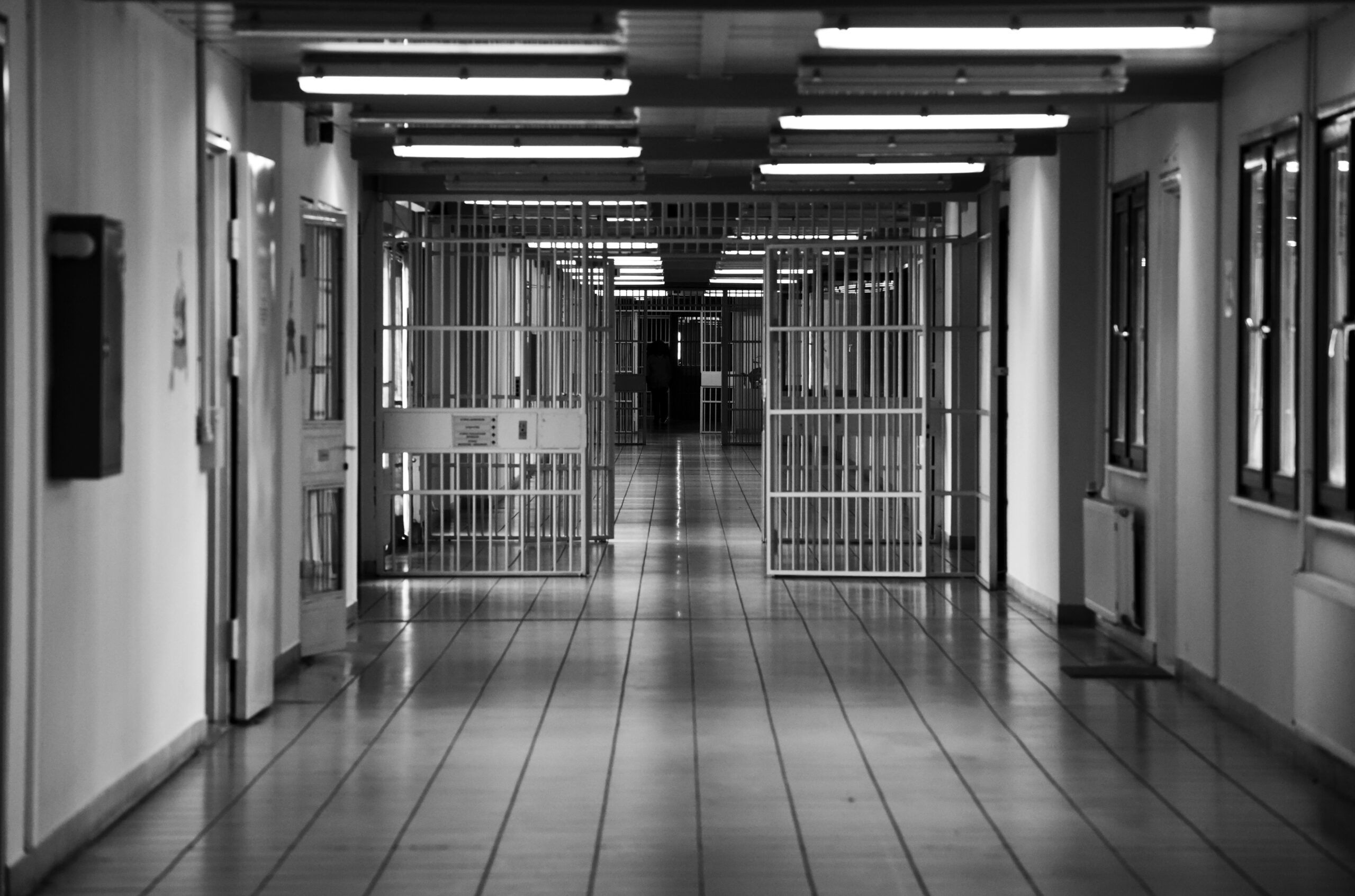 Θεσσαλονίκη: Στη φυλακή δύο σωφρονιστικοί υπάλληλοι – Καταδικάστηκαν σε ποινές κάθειρξης για εισαγωγή κινητών τηλεφώνων στο κατάστημα κράτησης της Νιγρίτας