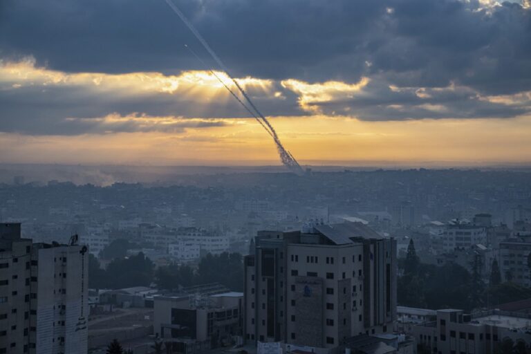 Μεσανατολικό: Πάνω από 1.100 νεκροί σε λιγότερες από 48 ώρες στον πόλεμο Ισραήλ-Χαμάς