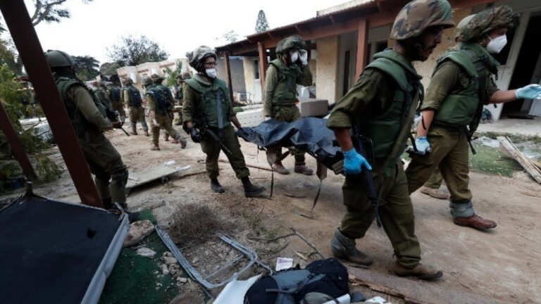 Σημάδια βασανιστηρίων, κακοποίησης και βιασμών περιγράφουν οι Ισραηλινοί ιατροδικαστές που εξετάζουν σορούς των επιθέσεων