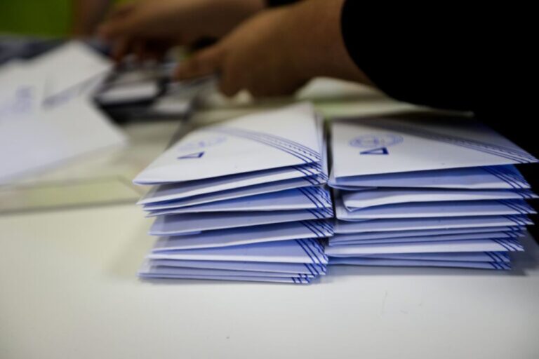 Καρδίτσα: Σε εξέλιξη η εκλογική διαδικασία – Ψήφισαν  οι πλημμυροπαθείς που στεγάζονται προσωρινά στο Μουζάκι