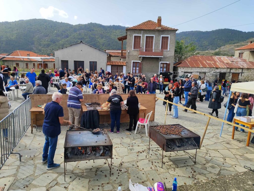 Κοζάνη: Εκατοντάδες επισκέπτες στο  Καστανοπάζαρο του Πενταλόφου