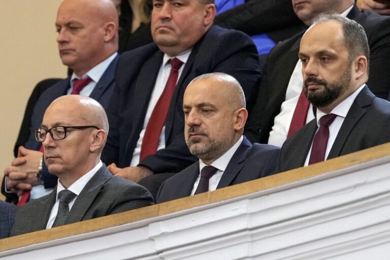 Μίλαν Ράντοιτσιτς: Ελεύθερος με περιοριστικούς όρους σε λιγότερο από 24 ώρες από τη σύλληψή του