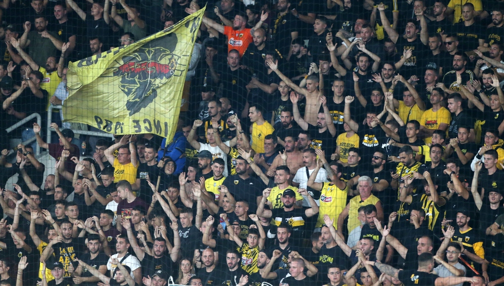 H AEK εντόπισε τους οπαδούς που σήκωσαν το εθνικιστικό πανό και θα αποβληθούν δια βίου από την OPAP Arena