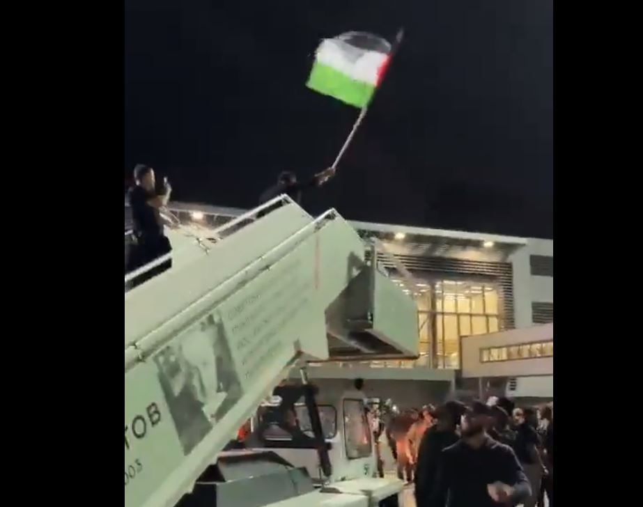 Φιλοπαλαιστίνιοι διαδηλωτές εισέβαλαν σε αεροδρόμιο του Νταγκεστάν όπου θα προσγειωνόταν αεροσκάφος από το Ισραήλ
