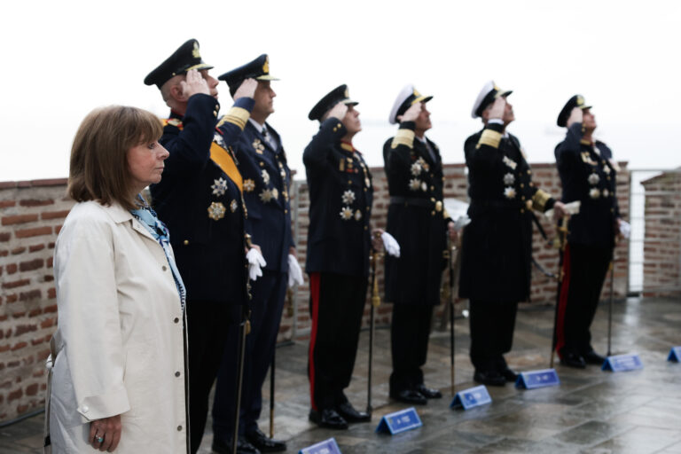 Έπαρση της σημαίας στον Λευκό Πύργο παρουσία της ΠτΔ Κατερίνας Σακελλαροπούλου