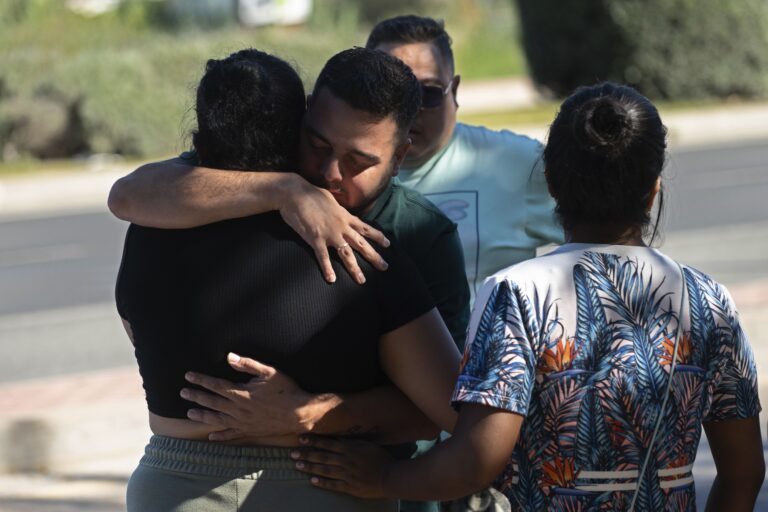 Ισπανία: Τριήμερο πένθος στη Μούρθια – Τουλάχιστον 13 νεκροί μετά από πυρκαγιά σε κλαμπ, έρευνες για αγνοούμενους