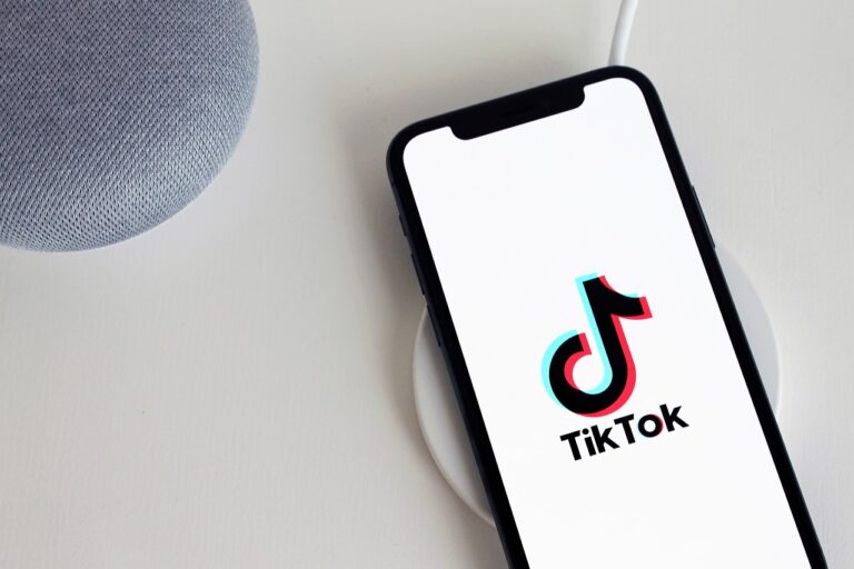 Ένθετο Social Media: Πρόστιμο στo Tik Tok… για τα παιδιά