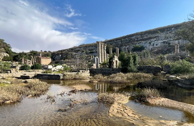 Λιβύη: Νέα αρχαιολογικά ευρήματα έφεραν στο φως οι φονικές πλημμύρες που προκάλεσαν ζημιές στην Κυρήνη