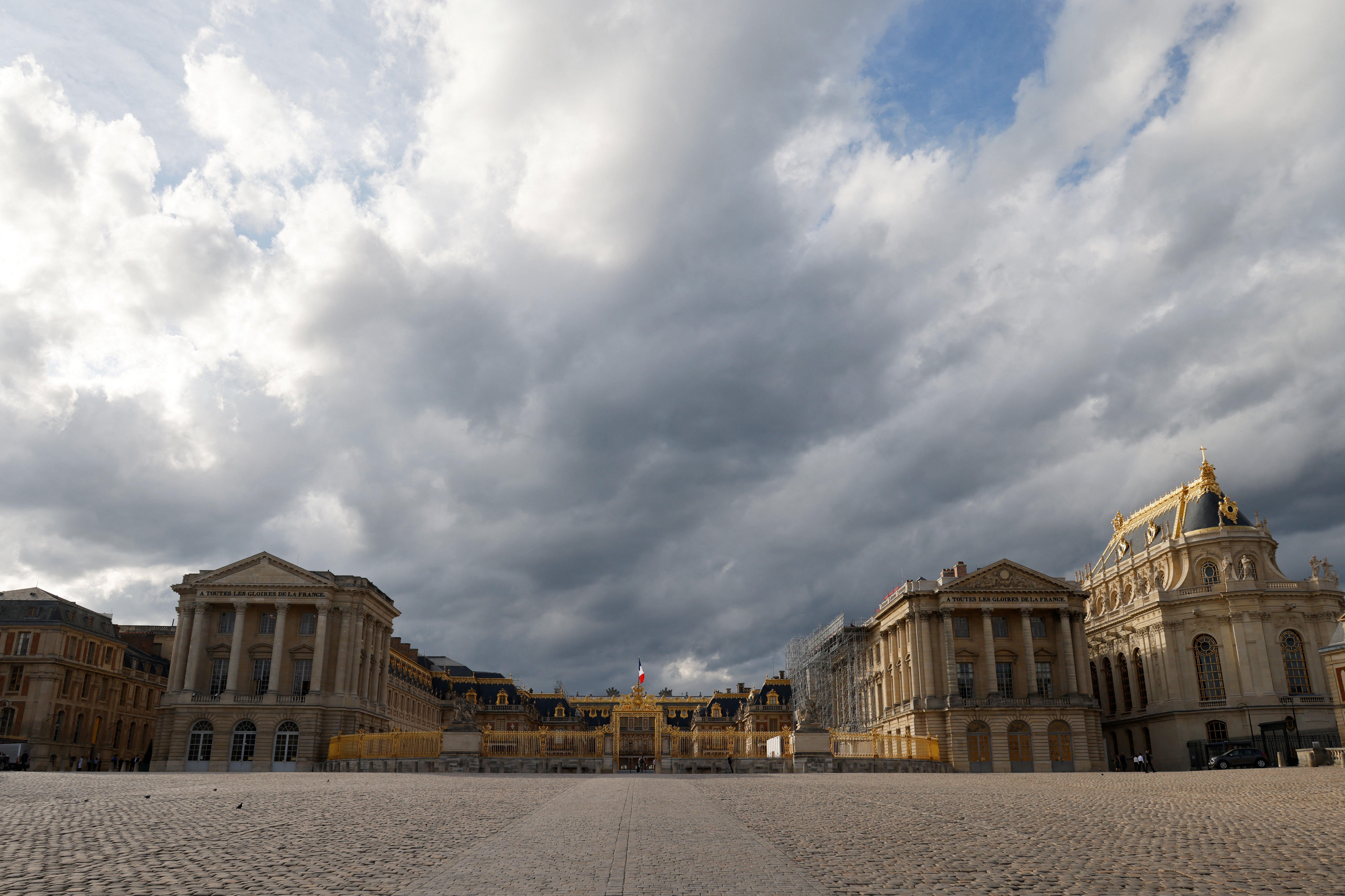 Γαλλία: Εκκενώθηκε για τρίτη φορά το παλάτι των Βερσαλλιών – Νέα απειλή για βόμβα