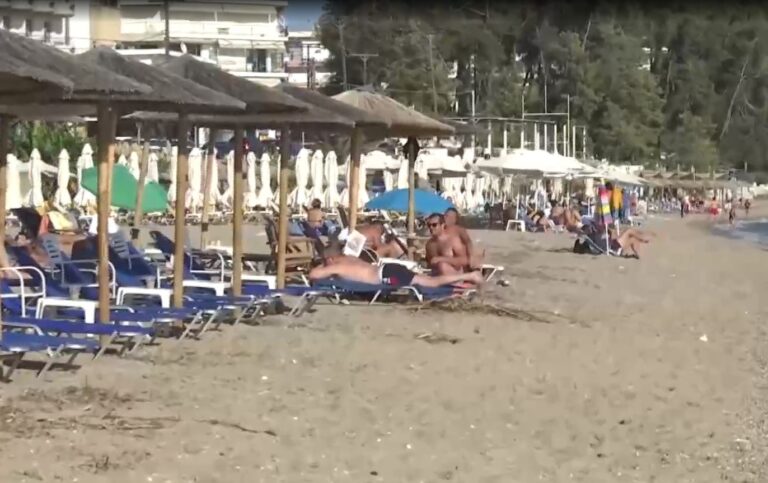 Χαλκιδική: Από το εκλογικό κέντρο στην παραλία για βουτιές