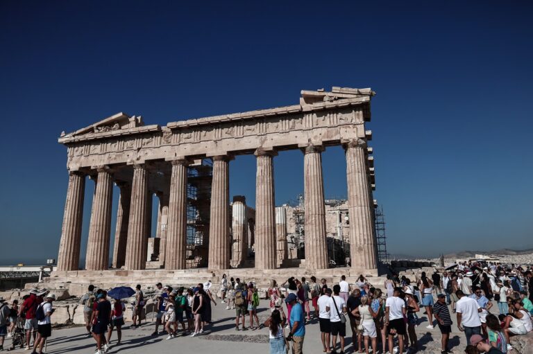 ΤτΕ: Πάνω από 27,7 εκατ. ταξιδιώτες στην Ελλάδα στο εννεάμηνο