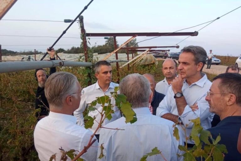 Ο Κυριάκος Μητσοτάκης στο Κρυονέρι Κορινθίας – Ενημερώθηκε για τα προβλήματα των καλλιεργητών