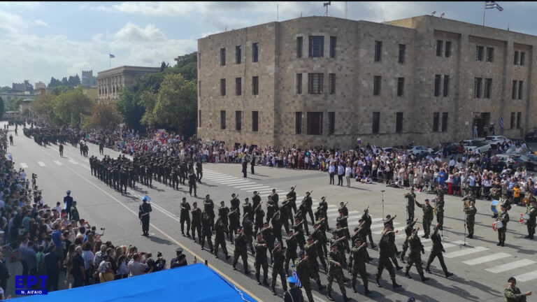 Με συγκίνηση τα Δωδεκάνησα τιμούν το ΟΧΙ του 1940 (βίντεο)