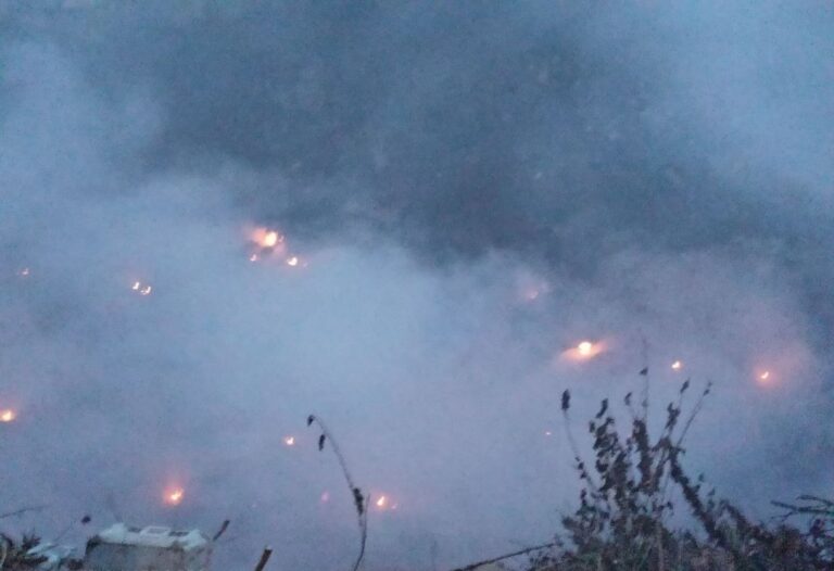 Λάρισα: Κίνδυνος για το περιβάλλον και τη δημόσια υγεία από φωτιά σε χωματερή της Χάλκης