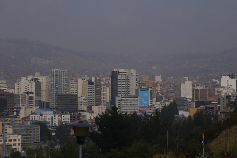 Βολιβία: Xιλιάδες σχολεία κλειστά εξαιτίας της ατμοσφαιρικής ρύπανσης από τις μεγάλες δασικές πυρκαγιές
