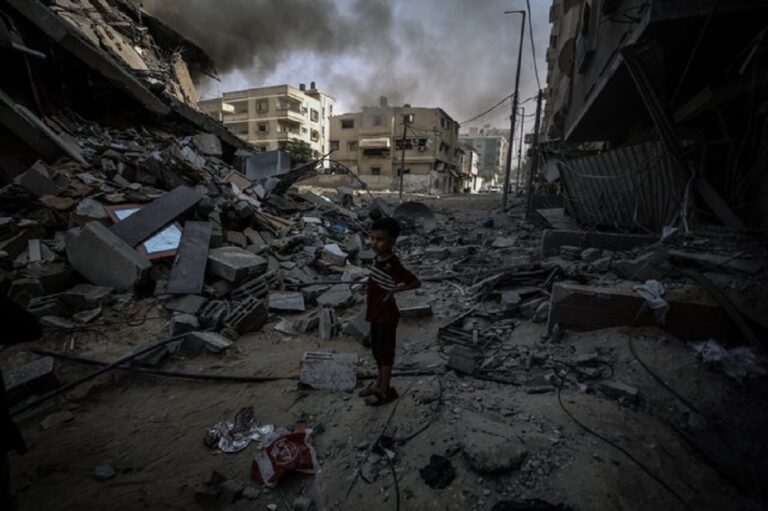 Γάζα: Μια οικογένεια Παλαιστινίων έχασε 60 μέλη της σε δύο ισραηλινούς βομβαρδισμούς