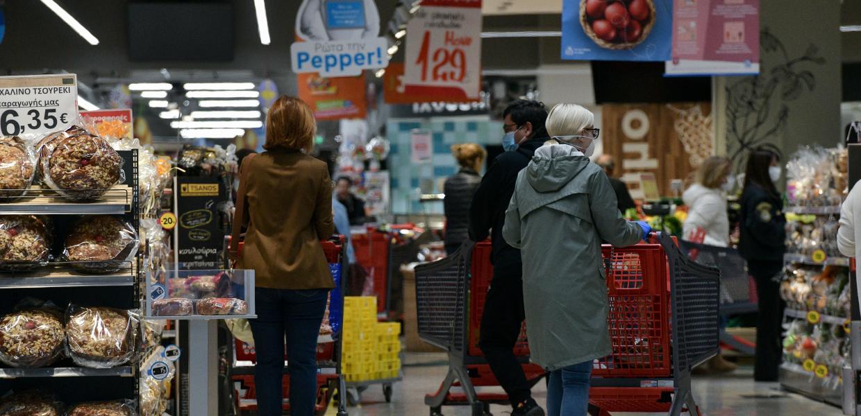 Επαφές Κ. Σκρέκα με την αγορά για τις τιμές κρεάτων και γλυκισμάτων – Πώς διαμορφώνεται το «καλάθι των Χριστουγέννων»