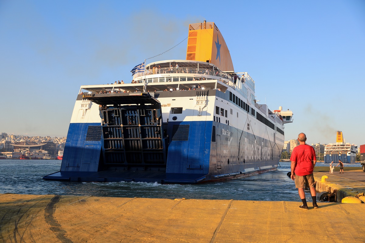 Άρση απαγορευτικού απόπλου – Κανονικά τα δρομολόγια στα λιμάνια Πειραιά, Ραφήνας και Λαυρίου