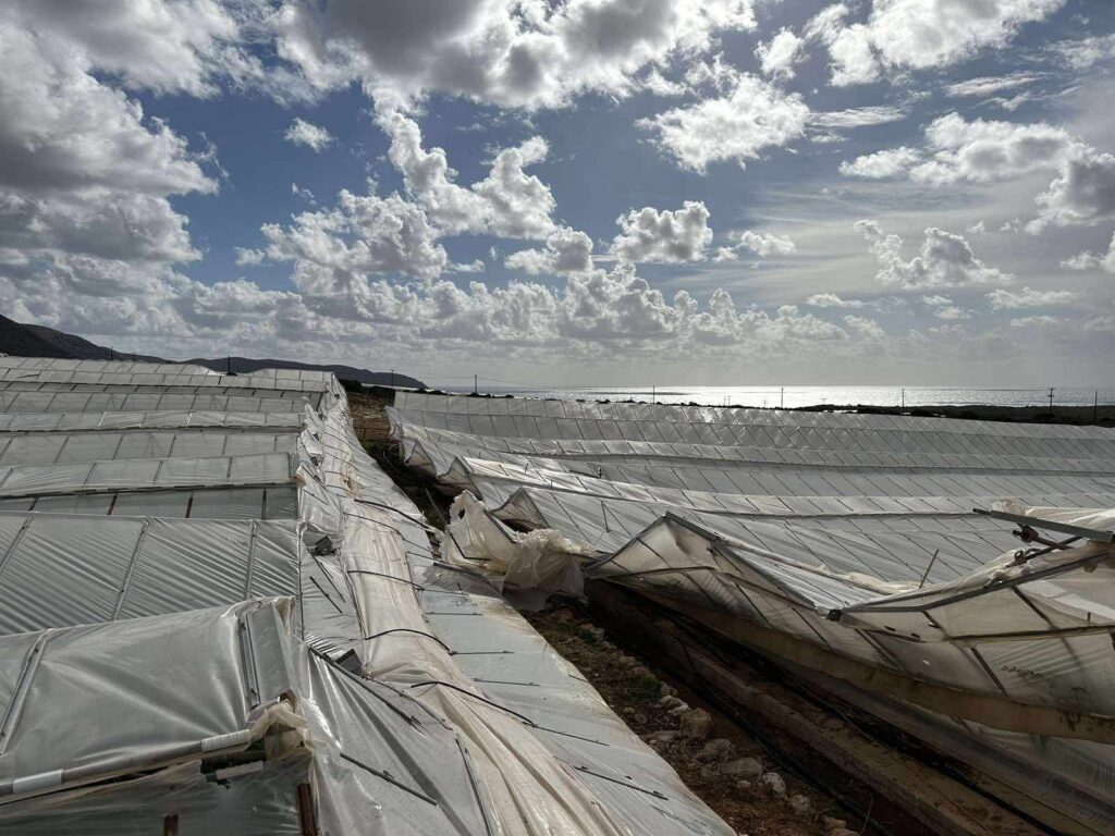 Κρήτη: Θυελλώδεις άνεμοι και χαλάζι – Στο “πόδι” η Πυροσβεστική