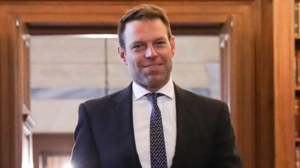 Επίσκεψη Κασσελάκη στο υπουργείο άμυνας