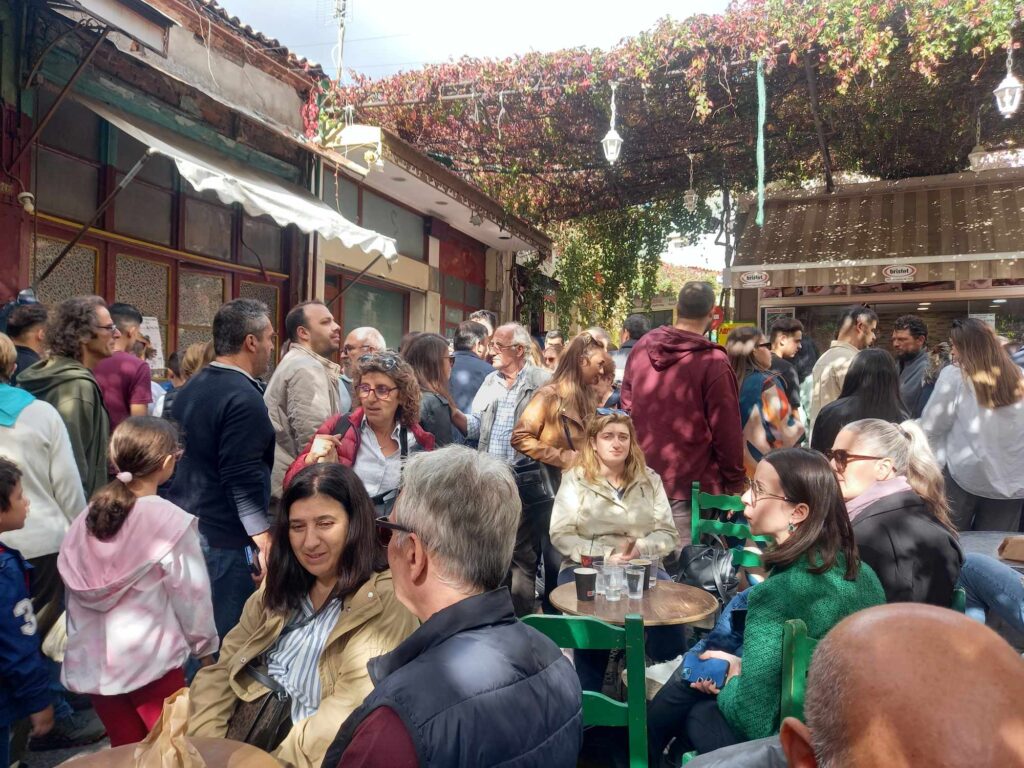 Λέσβος: Πλημμύρισε από κόσμο η Αγιάσος στη γιορτή του κάστανου (βίντεο)