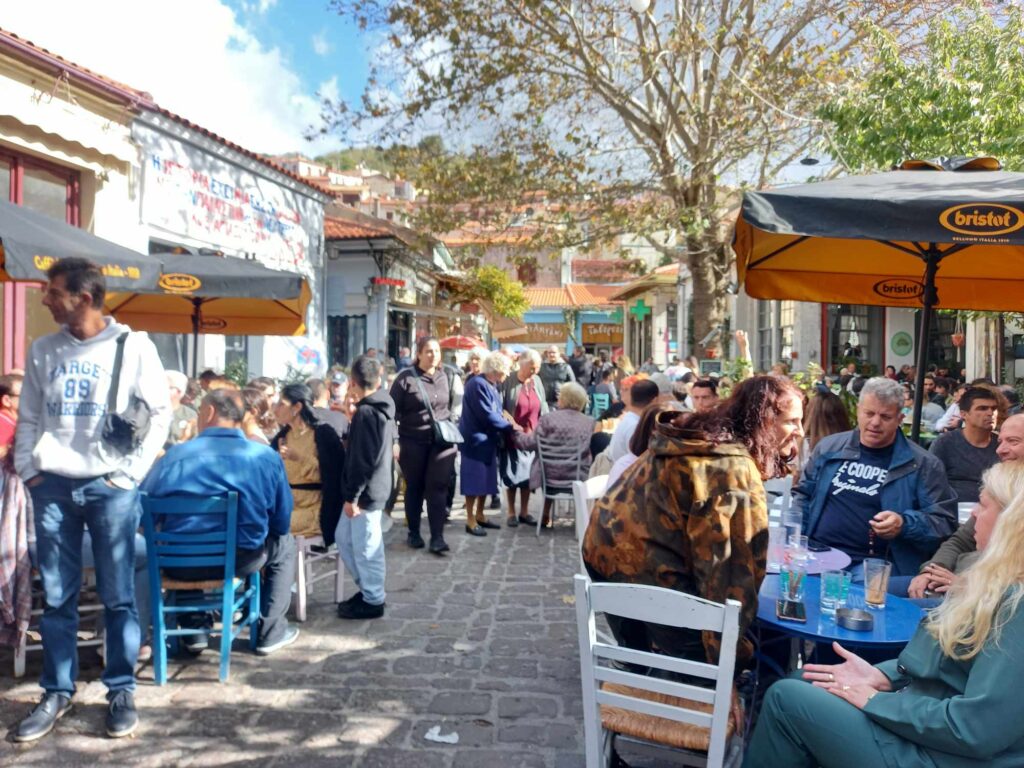 Λέσβος: Πλημμύρισε από κόσμο η Αγιάσος στη γιορτή του κάστανου (βίντεο)
