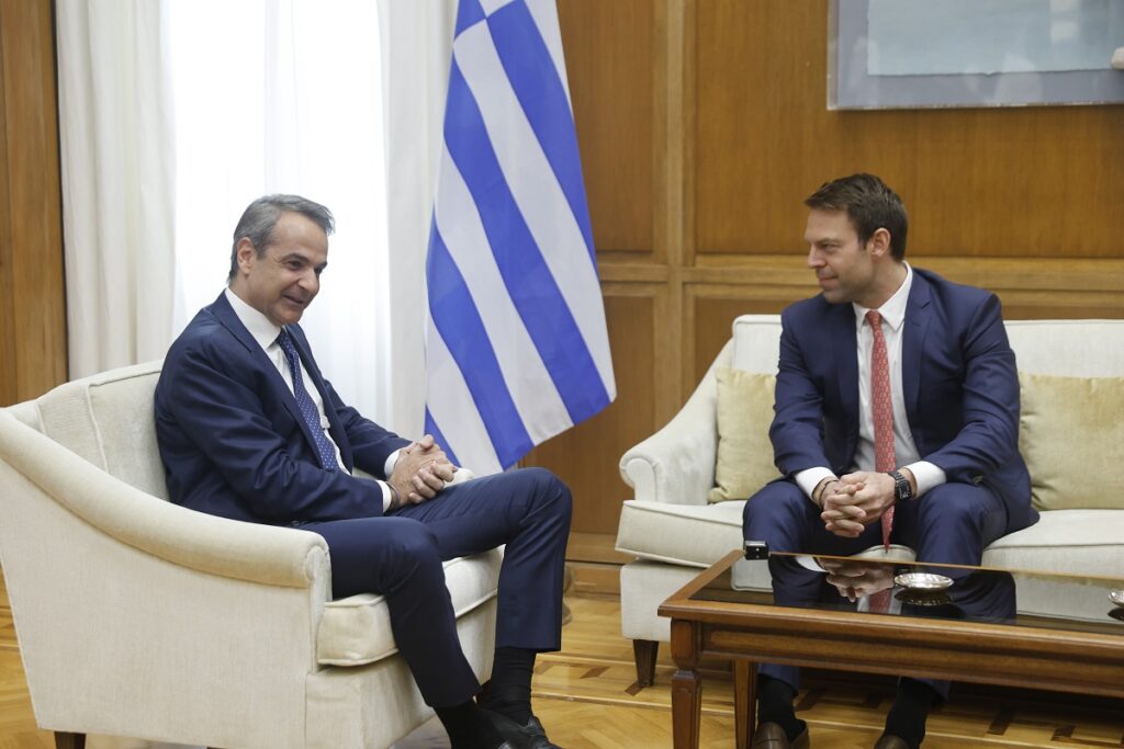 Βουλή: Πρώτη συνάντηση του Κ. Μητσοτάκη με τον Στ. Κασσελάκη – «Εθνική ευθύνη και εθνικό στοίχημα η επιστροφή των αποδήμων»