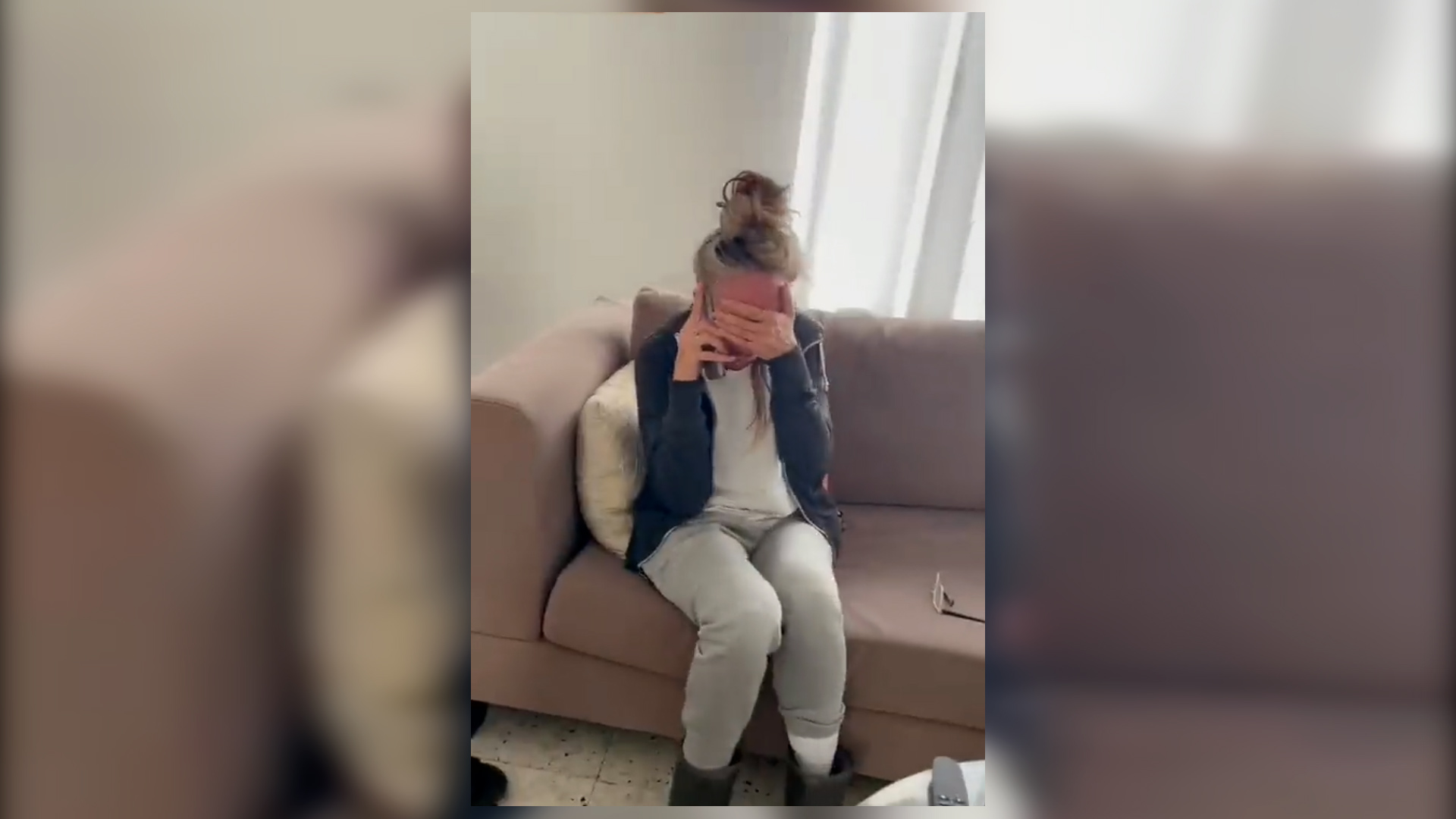 Βίντεο: Η στιγμή που η μητέρα της ομήρου Mia Schem μαθαίνει ότι η κόρη της απελευθερώνεται από τη Χαμάς