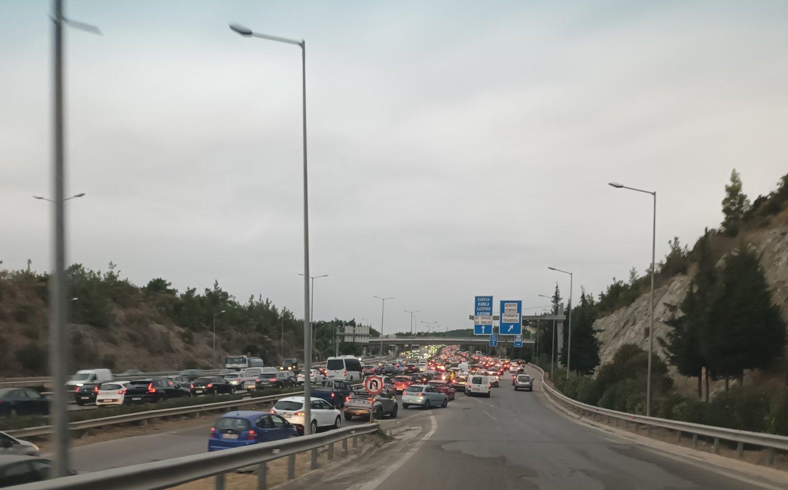Θεσσαλονίκη: Καραμπόλα επτά οχημάτων με έναν τραυματία στην Περιφερειακή οδό