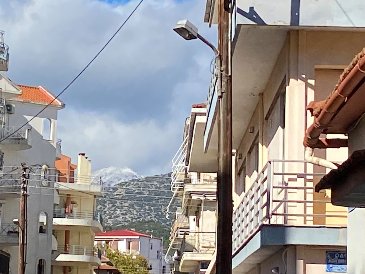 Πελοπόννησος: Έπεσε το πρώτο χιόνι