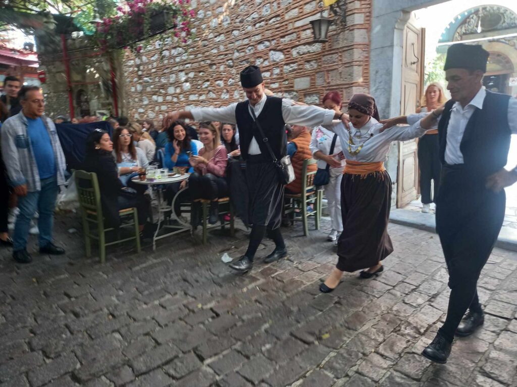 Λέσβος: Πλημμύρισε από κόσμο η Αγιάσος στη γιορτή του κάστανου (βίντεο)