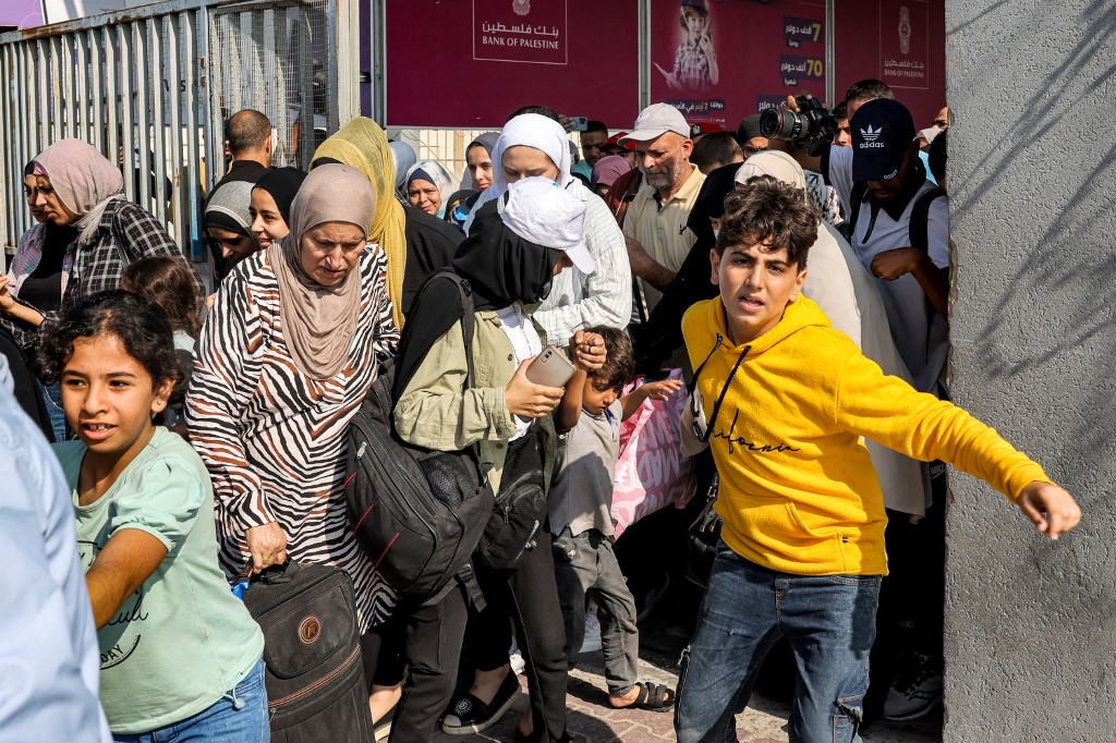 Γάζα: 200.000 Παλαιστίνοι μετακινήθηκαν προς το νότο – Επαναλειτουργεί την Κυριακή το πέρασμα της Ράφα