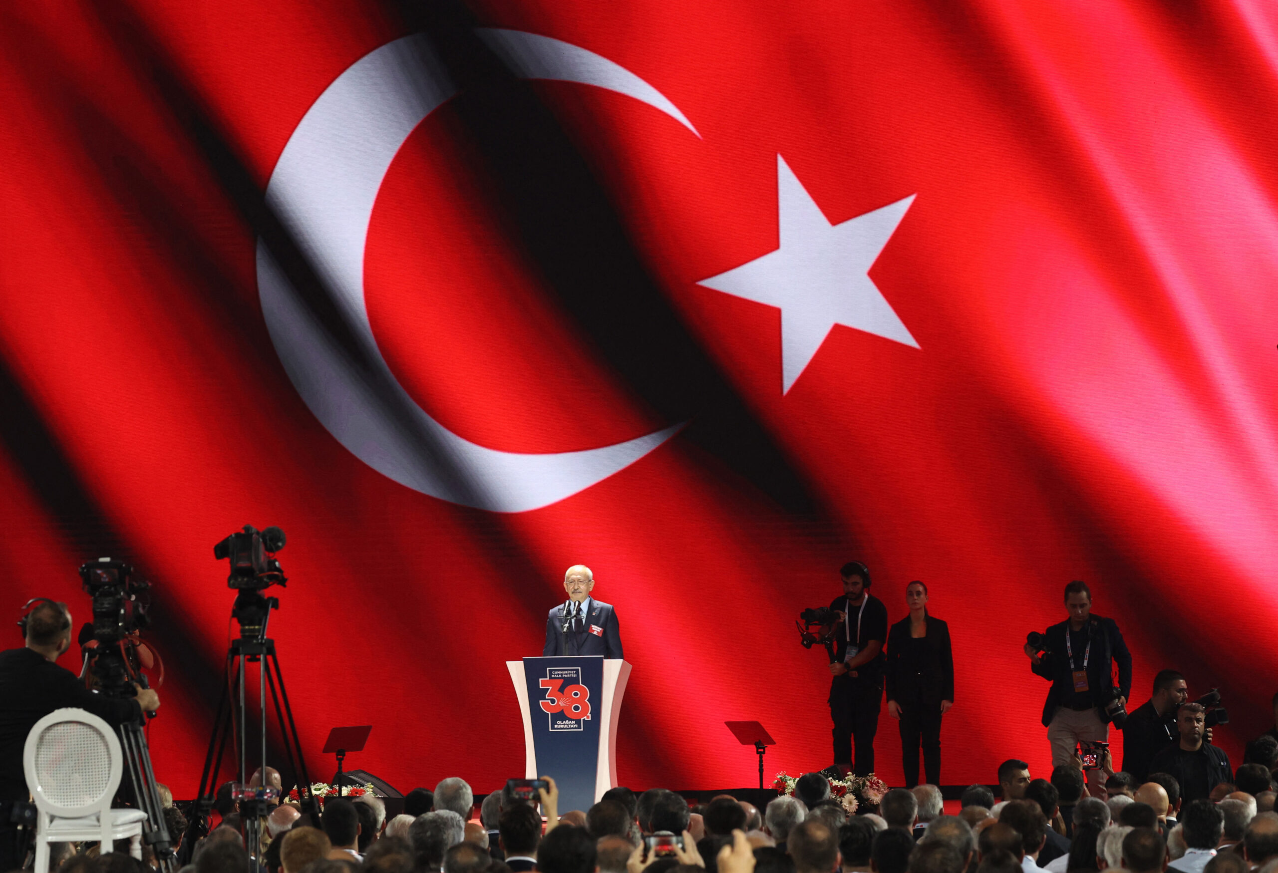 Τουρκία: Δεύτερος γύρος για την εκλογή προέδρου στο Ρεπουμπλικανικό Λαϊκό Κόμμα – Ο Οζγκιούρ Οζέλ νικητής του α’ γύρου