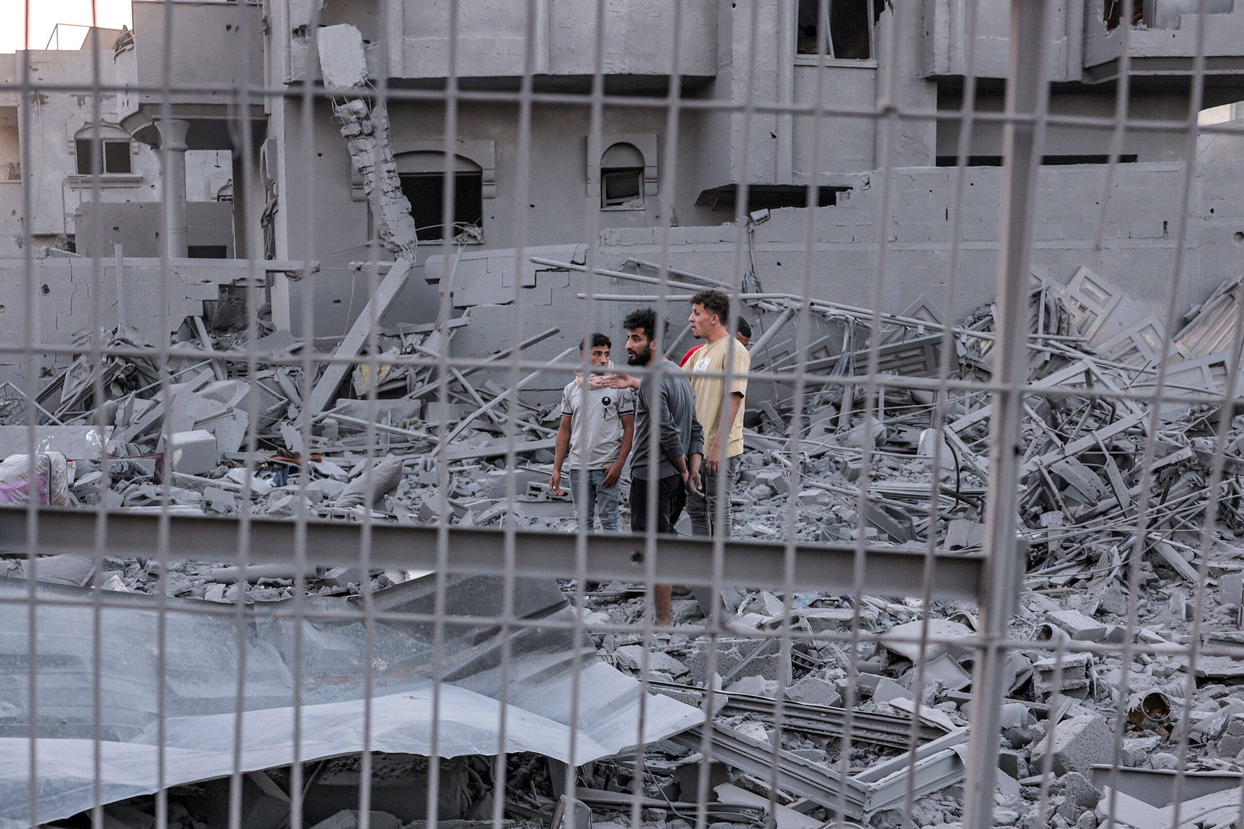 Νέες επιδρομές στη Γάζα: Πάνω από 10.000 οι νεκροί, εκτός λειτουργίας το 60% των ιατρικών υποδομών