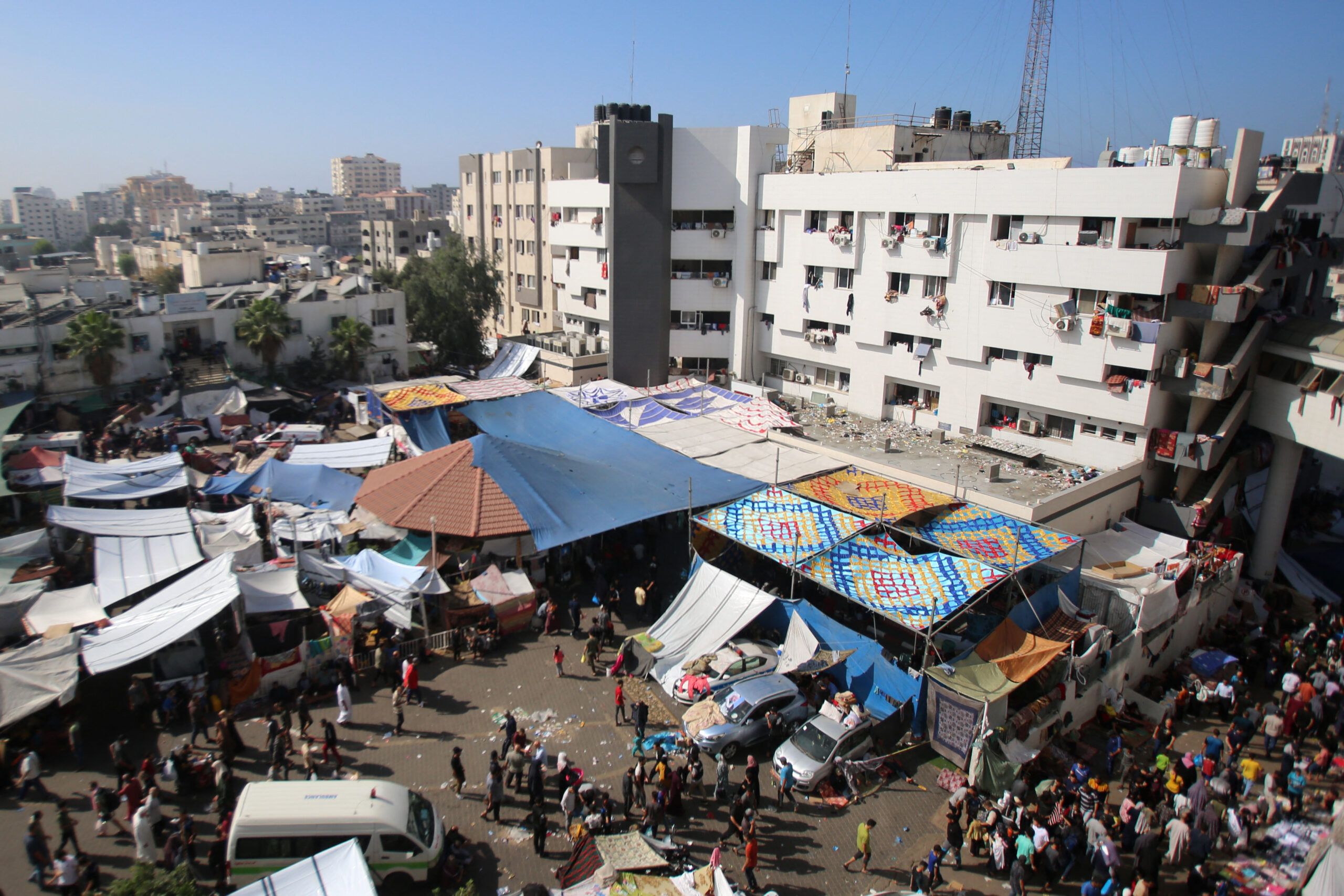 Έφοδος του ισραηλινού στρατού στο νοσοκομείο Αλ Σίφα – Τεθωρακισμένα μπήκαν στο συγκρότημα