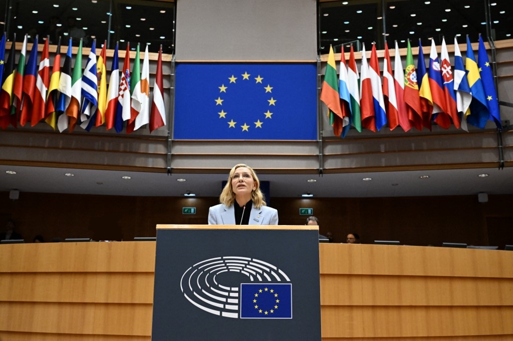 Η Κέιτ Μπλάνσετ ζητά να αντισταθούμε στους «επικίνδυνους μύθους» για τους μετανάστες