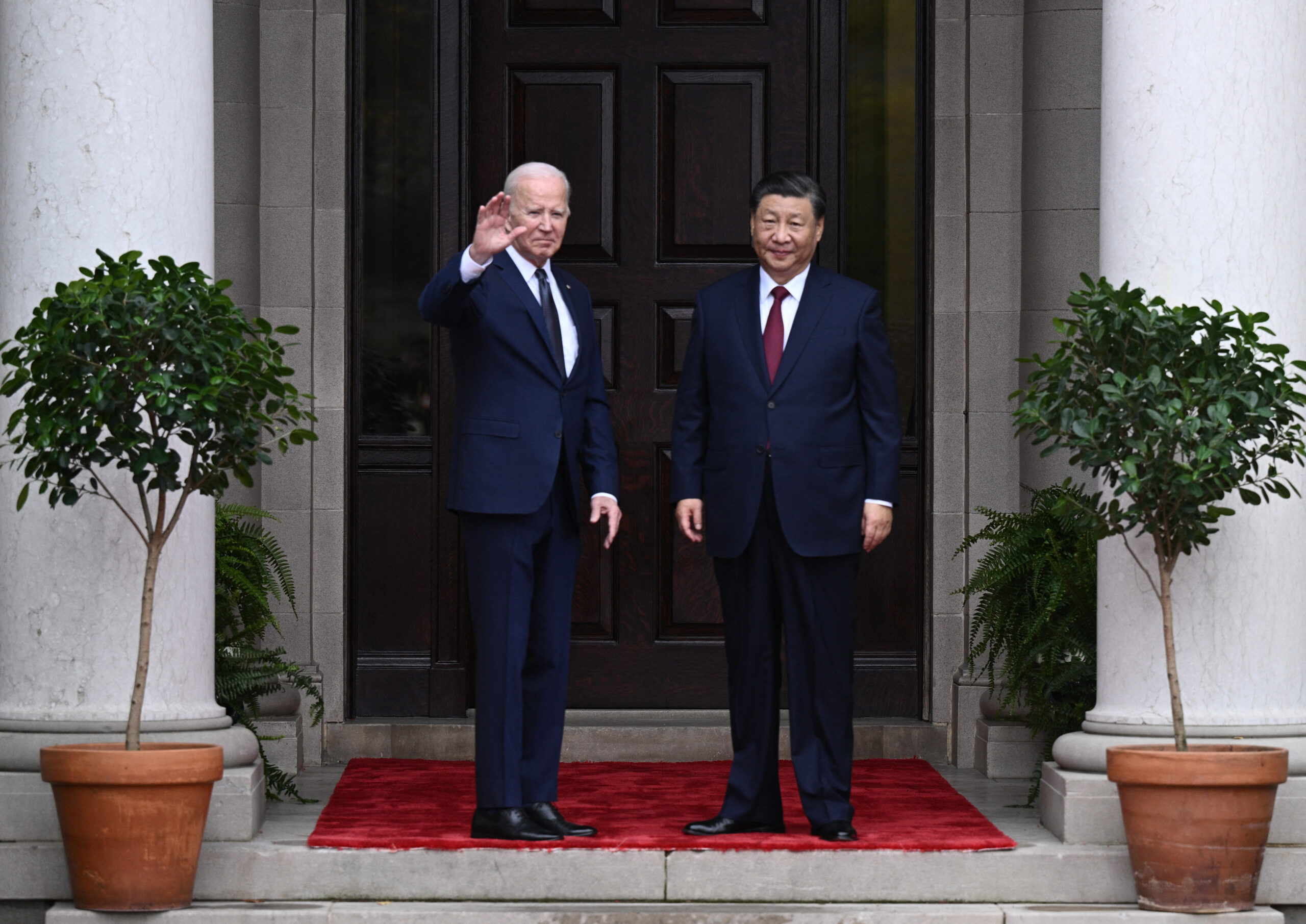 Σε αναθέρμανση του διαλόγου μεταξύ Ουάσινγκτον και Πεκίνου συμφώνησαν Μπάιντεν και Σι Τζιπίνγκ