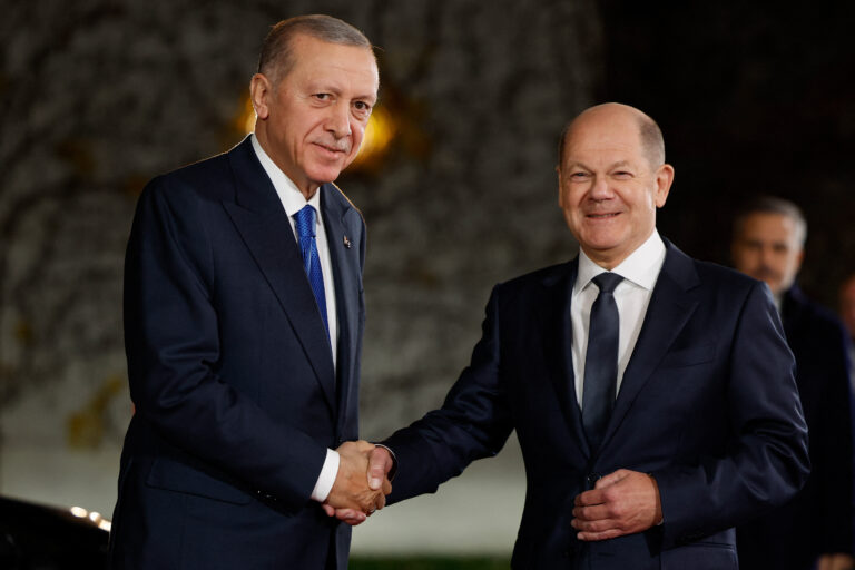 Ο Σολτς αναγνώρισε την αποκλιμάκωση στις σχέσεις Ελλάδας-Τουρκίας στο δείπνο εργασίας με τον Ερντογάν